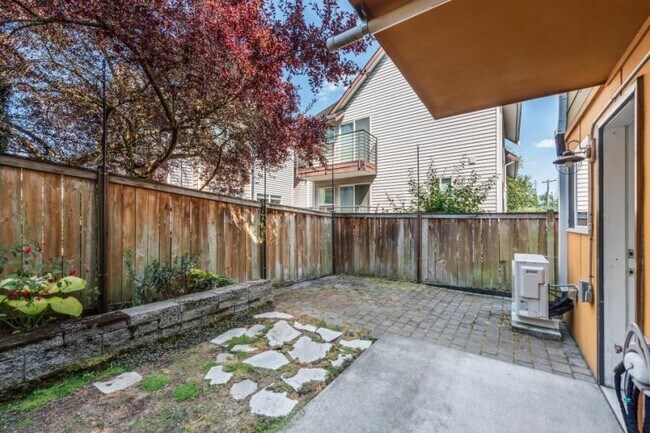 Building Photo - 3 bedroom in Seattle WA 98199