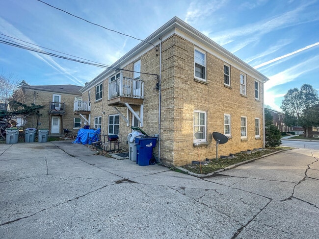 Building Photo - 6910 W Center St