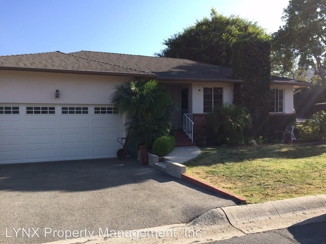 Building Photo - 2 br, 1.5 bath Apartment - 3072 Calle Fresno