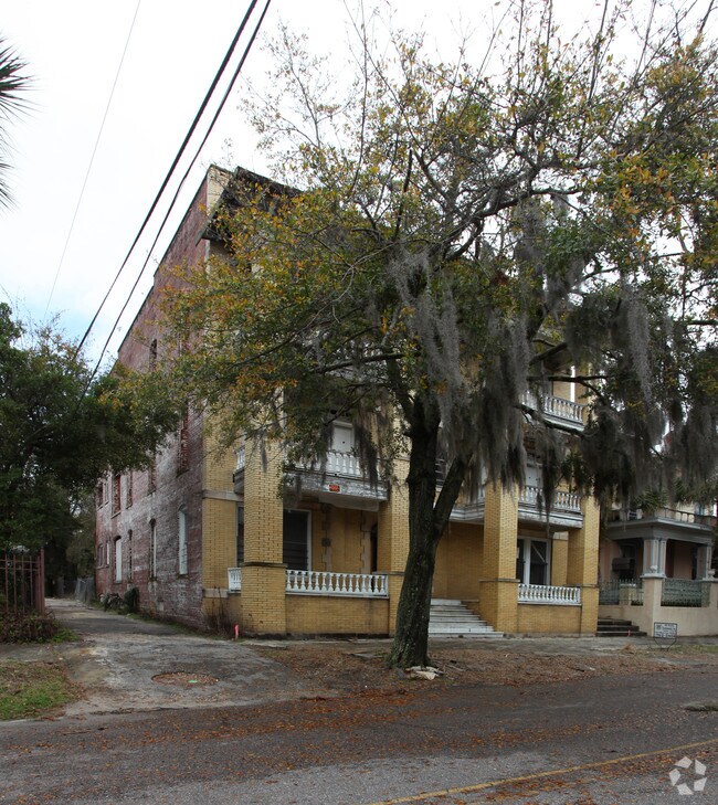 Building Photo - 115 W 2nd St