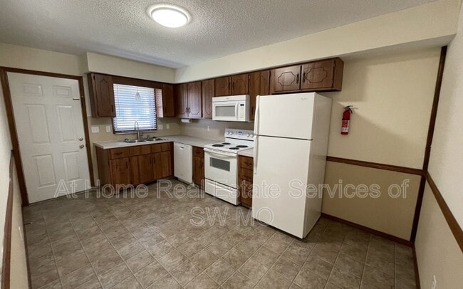 Building Photo - 3161 S Kimbrough Ave