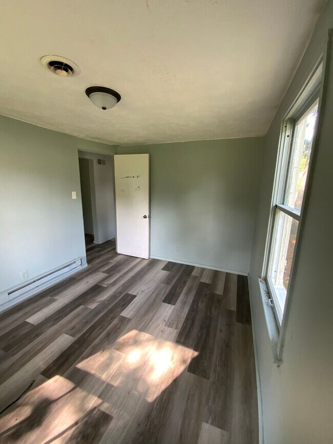 Foto del edificio - Charming 2-Bedroom, 1-Bathroom Home – $950...