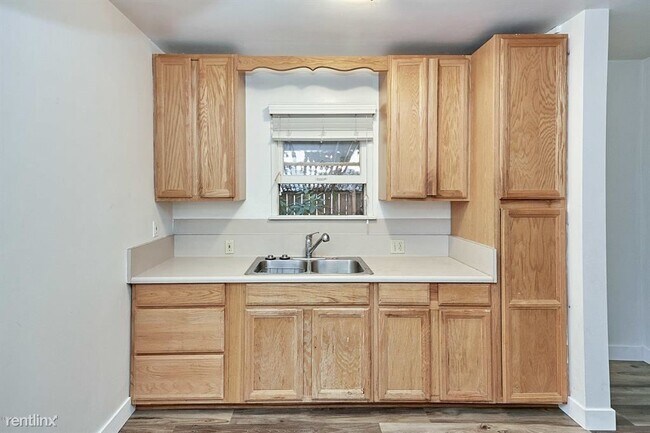 Building Photo - 3 br, 2 bath House - 4528 3/4 Rosemont Ave