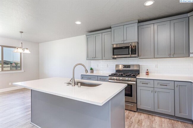 Building Photo - 3 Bed/2 Bath Home in South Kennewick