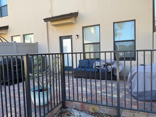 Building Photo - 2877 Bard St