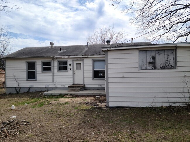 Building Photo - 1207 Gray Dr