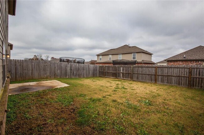 Foto del edificio - 901 Oakwood Ln