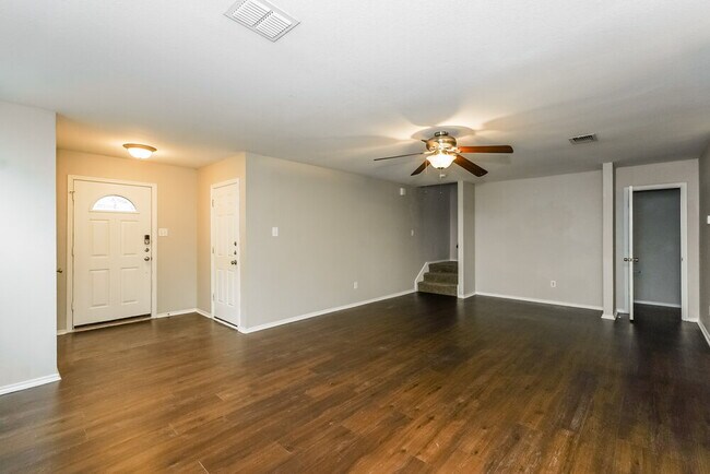 Foto del edificio - 205 Cres Ridge Dr