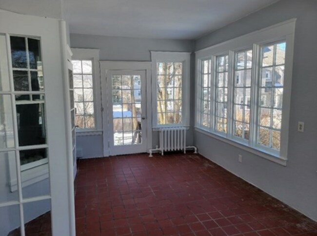 Foto del edificio - 15 Bartlett Ave