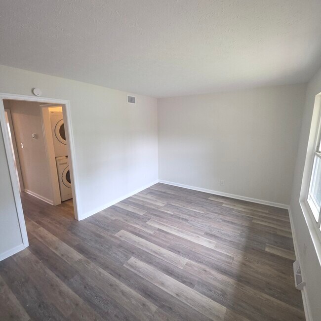Foto del edificio - 1324 Riverdale Dr
