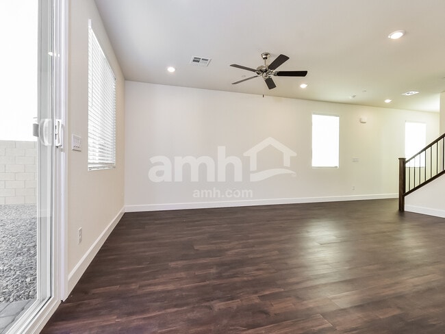 Foto del edificio - 126 Charmante Tulip Lane