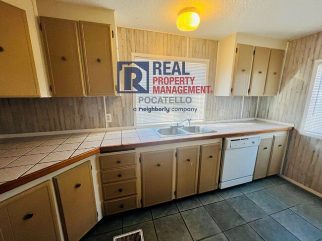 Foto del edificio - 3 bedroom 1 bath Mobile Home