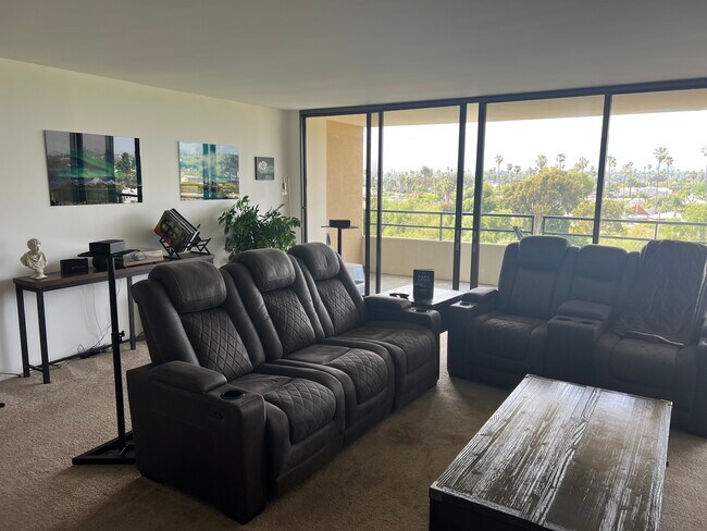 Building Photo - 4316 Marina City Dr