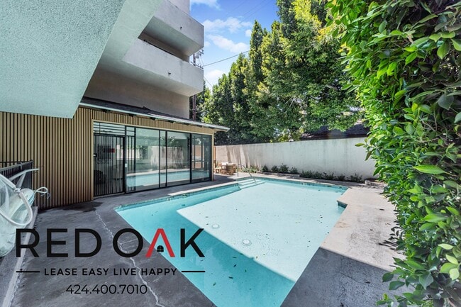 Building Photo - 4651 Cahuenga Blvd