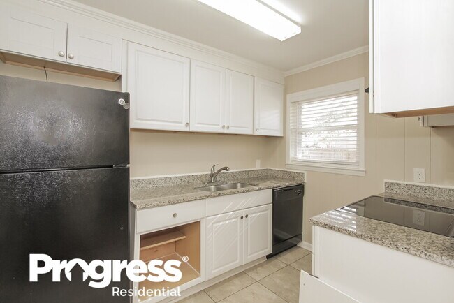 Building Photo - 4200 Colebrook Rd