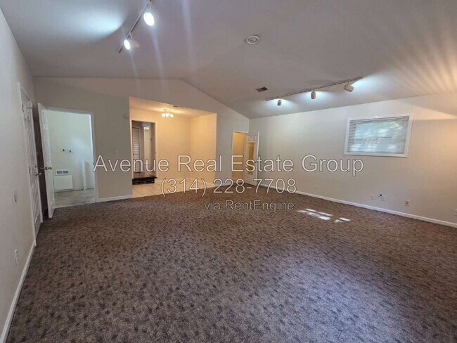 Building Photo - 135 Grether Ave