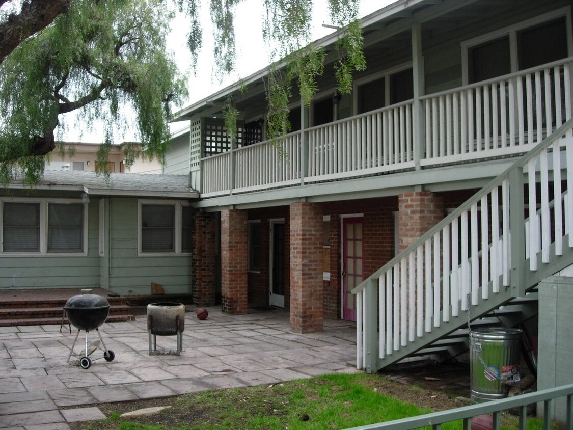 Foto del edificio - 300-302 S Horne St