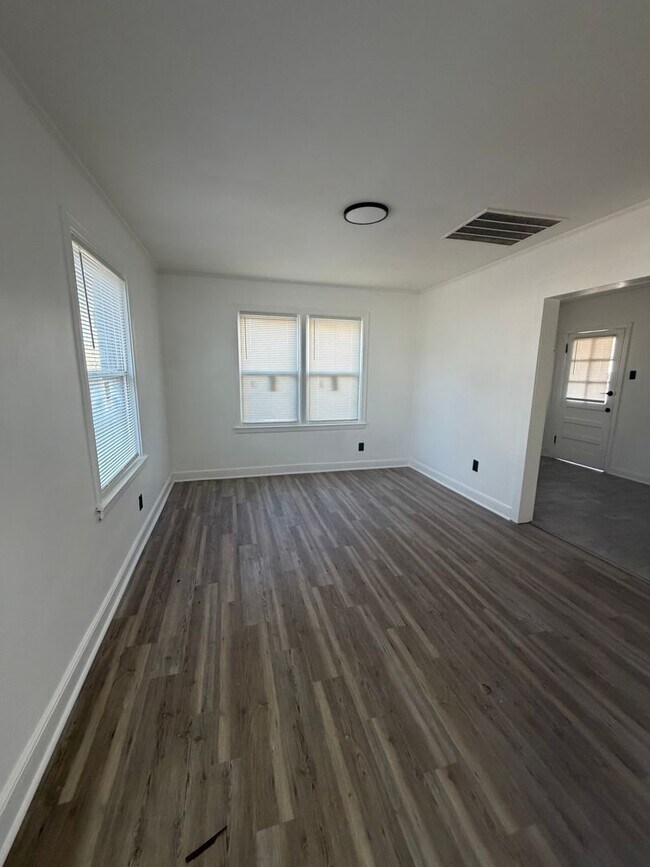 Foto del edificio - 890 Charles Pl