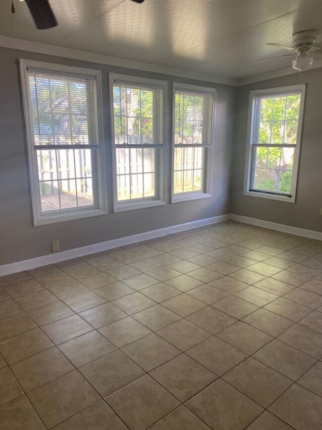 Foto del edificio - 4914 Pin Oak Dr