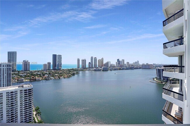 Foto del edificio - 3530 Mystic Pointe Dr
