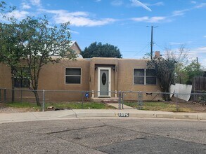 Building Photo - 1025 Lynch Ct NW