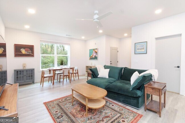 Foto del edificio - 240 Martha Dr