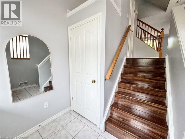 Building Photo - 622 Basswood St
