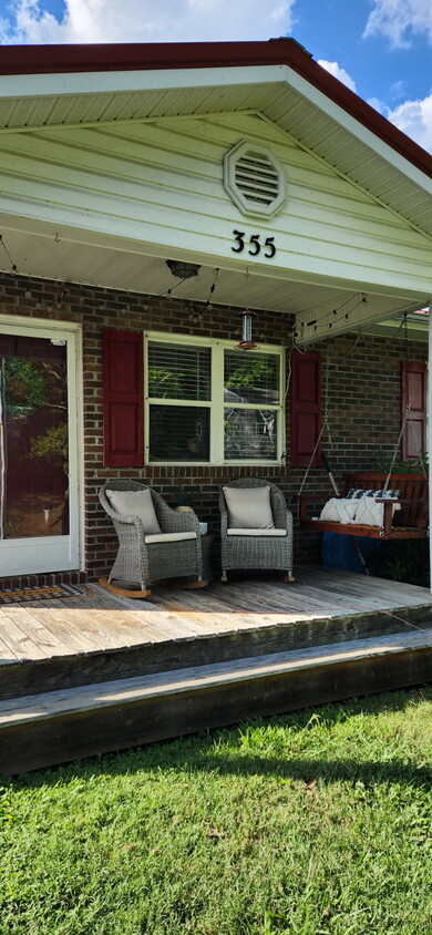 Front porch - 355 Magnolia Drive