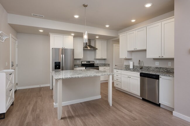 Building Photo - 2710 Sartain St