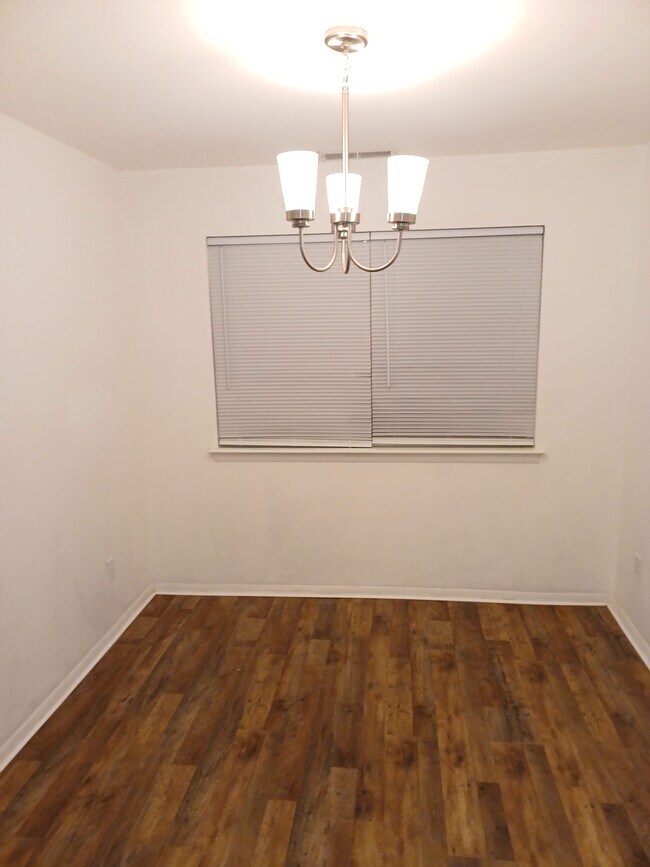 Foto del edificio - 1209 Teakwood Pl