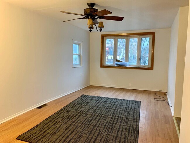 Building Photo - 1089 Cutler St
