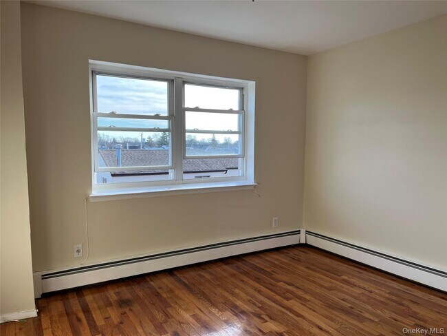 Foto del edificio - 410 Jericho Tpke