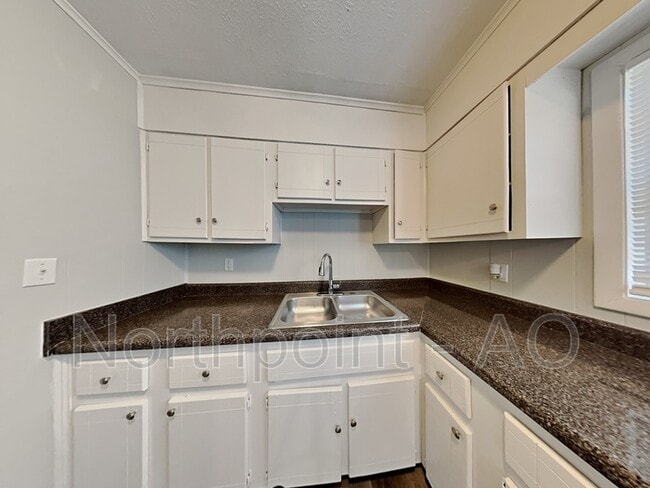 Building Photo - 10204 Allen Dr SW