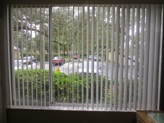 Building Photo - 2811 N Oakland Forest Dr