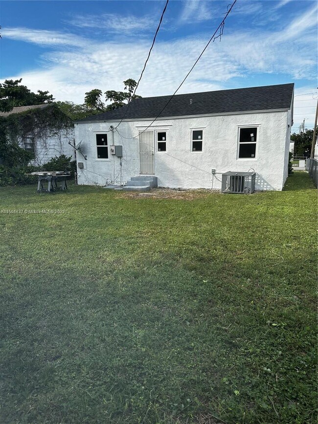 Building Photo - 1068 NW 66th St