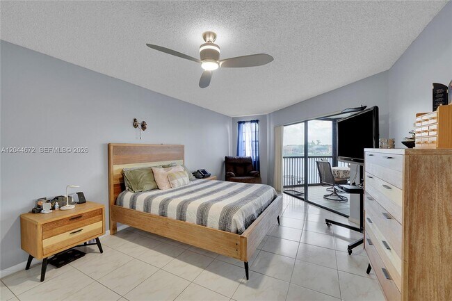 Foto del edificio - 7250 Fairfax Dr