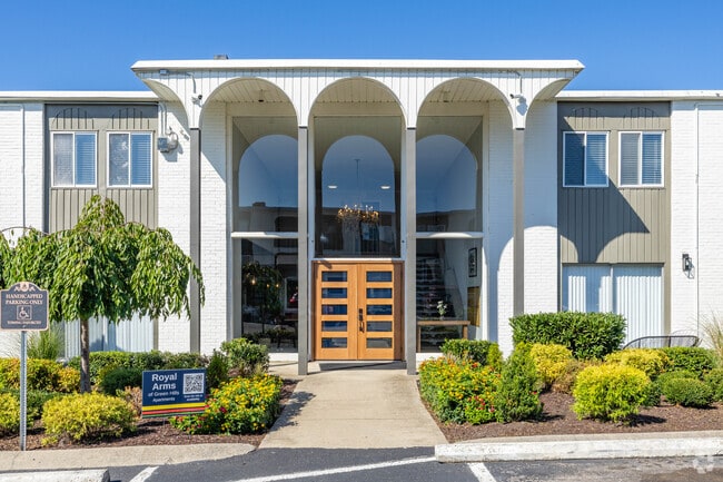 Building Photo - Royal Arms of Green Hills