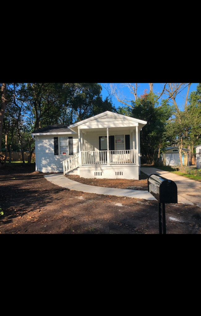 Building Photo - 1618 Elberta Dr