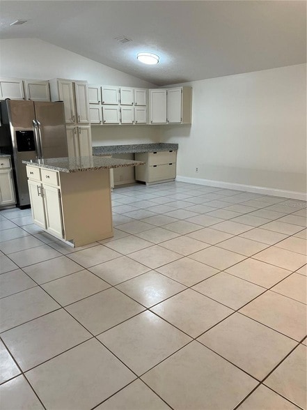 Building Photo - 16039 Grass Lake Dr