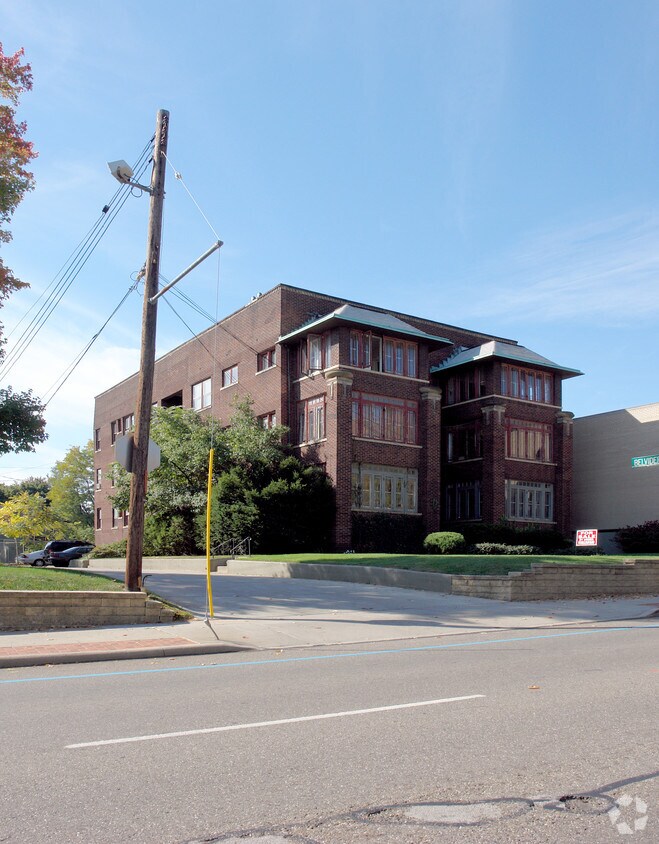 Primary Photo - 630 W Market St