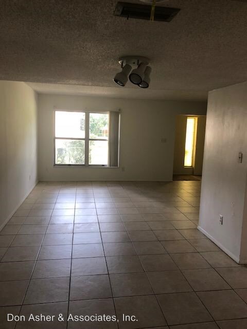 Building Photo - 3 br, 3 bath House - 916 Park Lake Circle