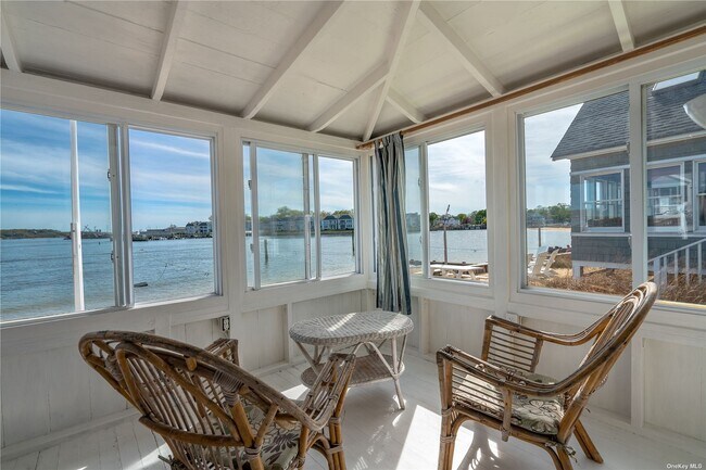 Foto del edificio - 24 Sandy Beach Rd