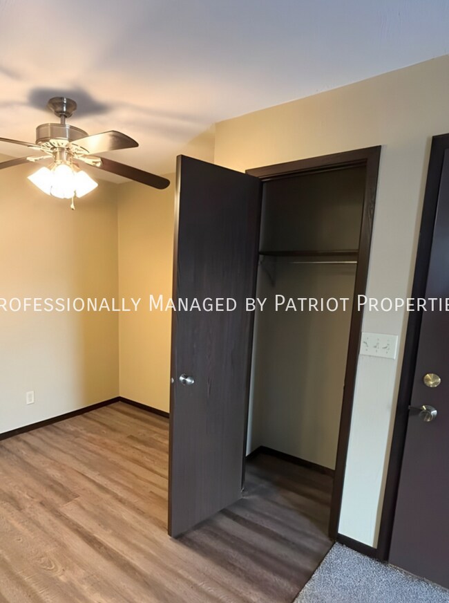 Building Photo - 811 Hawkeye Dr