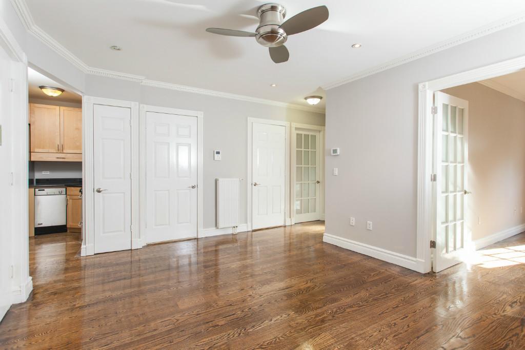 Primary Photo - 332 E 6th St