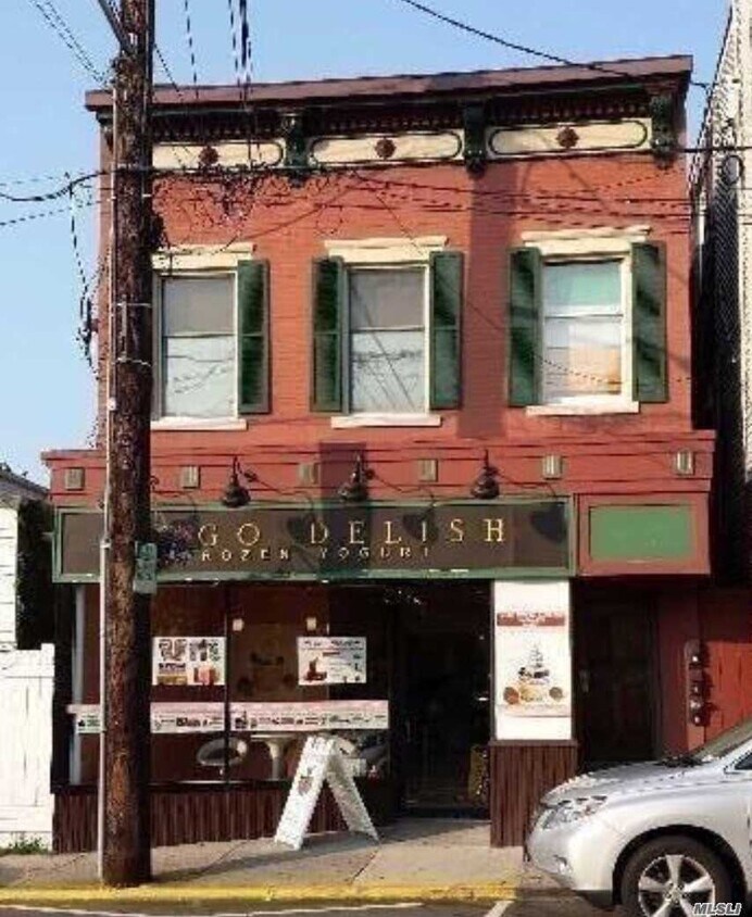Primary Photo - 211 Main St