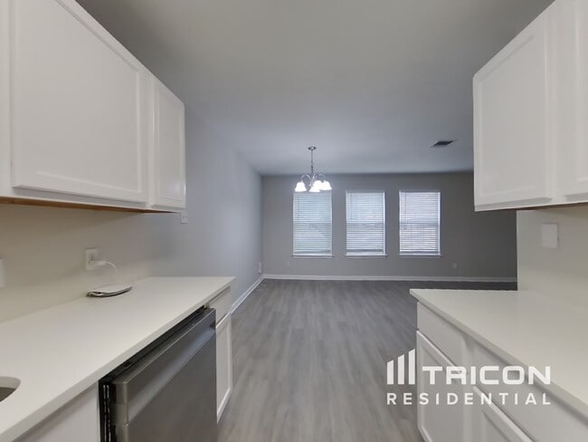 Building Photo - 9722 Spruce Ridge Dr
