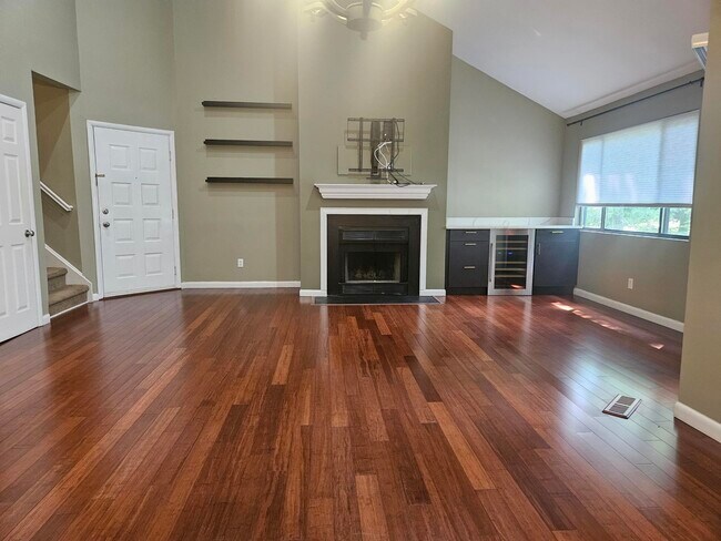 Building Photo - 272 Redwood Ct
