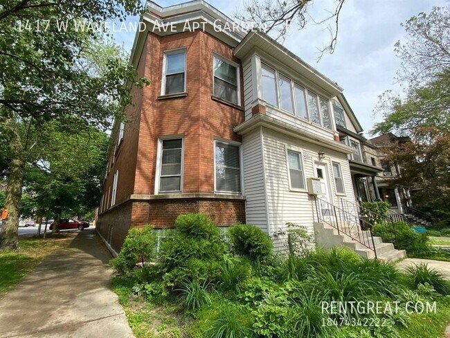 Building Photo - 1417 W Waveland Ave