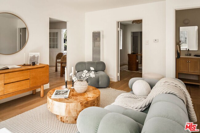 Foto del edificio - 2302-2302 Pisani Pl