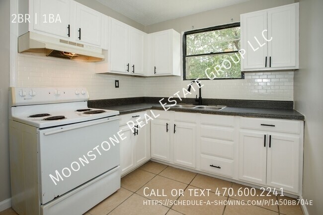 Building Photo - 370 Tiny Pl